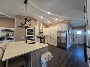 110 SE 46th Ln in Cape Coral, FL - Building Photo - Building Photo