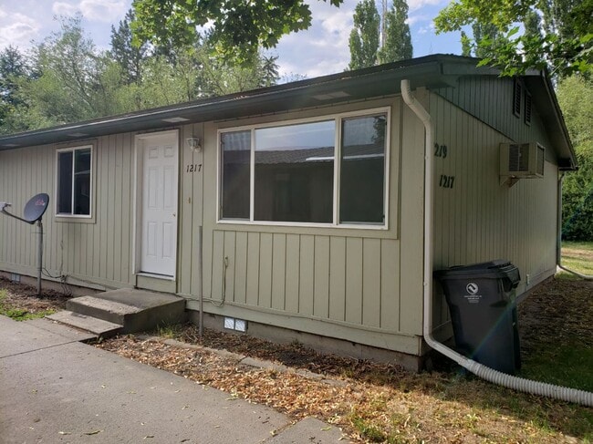 property at 1217 Hanson Ave