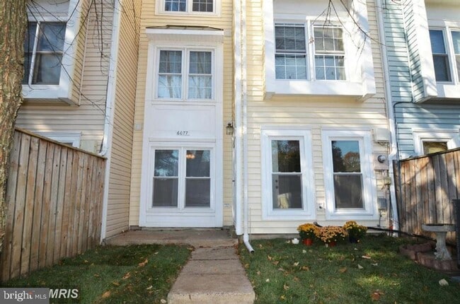 6077 Deer Hill Ct