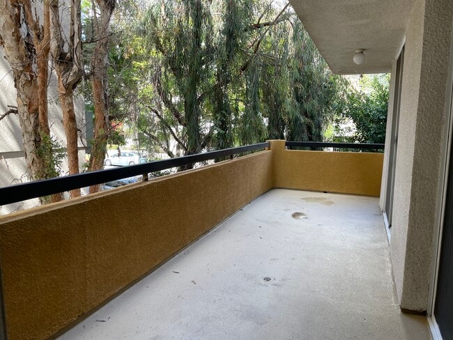 525 S Berendo St in Los Angeles, CA - Building Photo - Building Photo