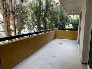 525 S Berendo St in Los Angeles, CA - Building Photo - Building Photo