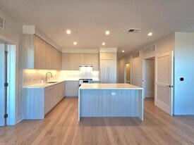 737 Swann Ave in Alexandria, VA - Building Photo