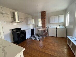 6 George St, Unit #3 in Chelsea, MA - Foto de edificio - Building Photo