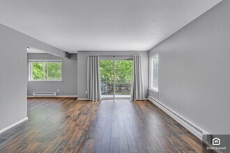 5501 11th Ave NW, Unit Apt 302 in Seattle, WA - Foto de edificio - Building Photo