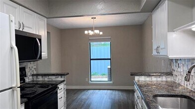 7468 E NW Hwy in Dallas, TX - Building Photo - Building Photo
