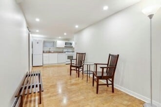 350 45th Av E in Vancouver, BC - Building Photo - Building Photo
