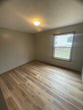 124 Earl St in Evansdale, IA - Foto de edificio - Building Photo
