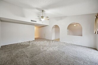 317 E Grenoble Dr in Grand Prairie, TX - Building Photo - Building Photo