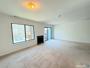 14 Newtown Rd in Danbury, CT - Building Photo - Building Photo