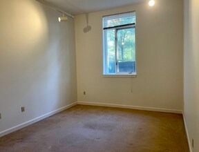 100 Keyes Rd, Unit 104 in Concord, MA - Building Photo - Building Photo