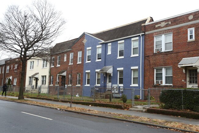 1635 W Virginia Ave NE in Washington, DC - Building Photo - Building Photo