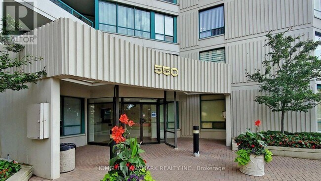 550 Webb Dr in Mississauga, ON - Building Photo - Building Photo