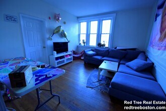 318 St Paul St in Brookline, MA - Foto de edificio - Building Photo