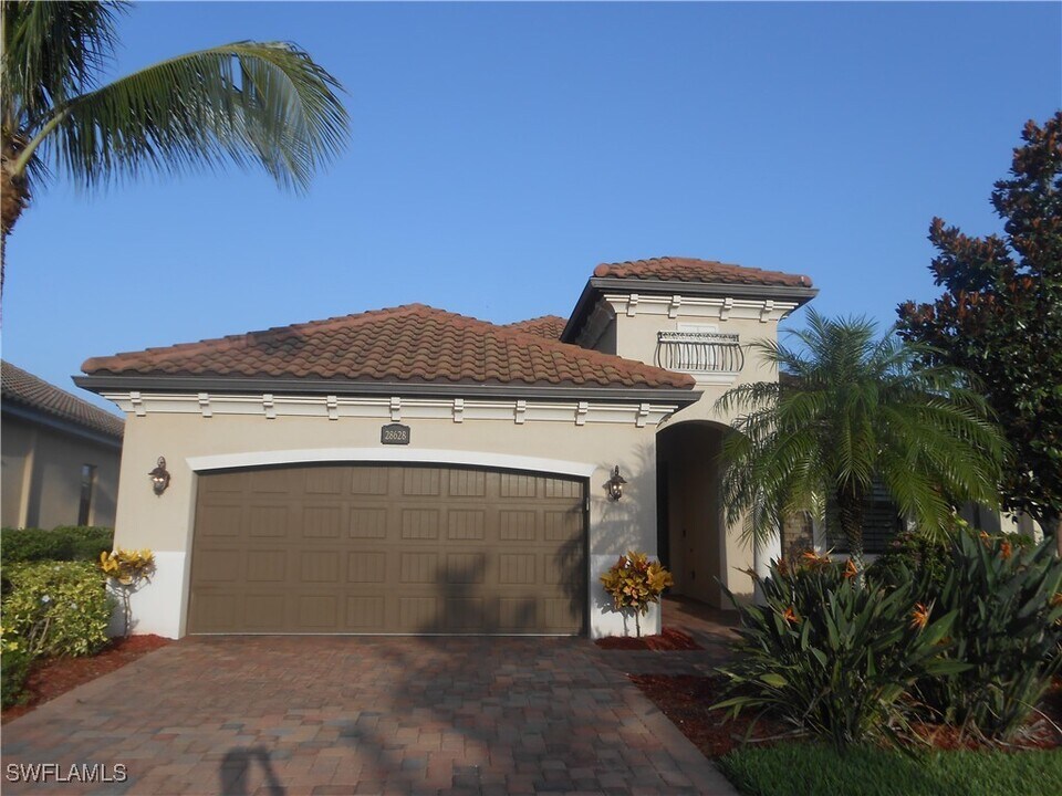 28628 Derry Ct in Bonita Springs, FL - Foto de edificio