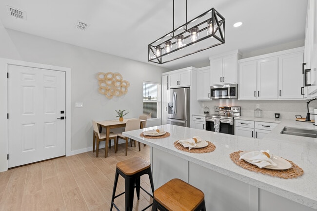 1000 W 8th St, Unit 1