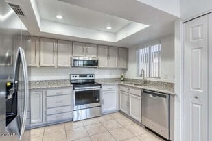 6622 W Poinsettia Dr