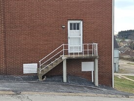 2528 Sunset Blvd in Steubenville, OH - Building Photo