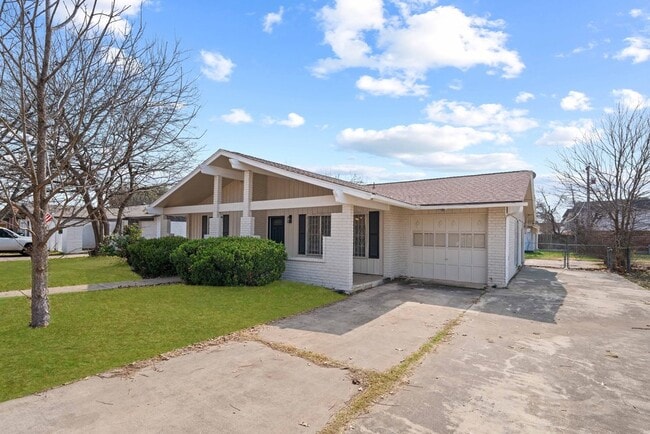 4402 Seabreeze Dr in San Antonio, TX - Building Photo - Building Photo