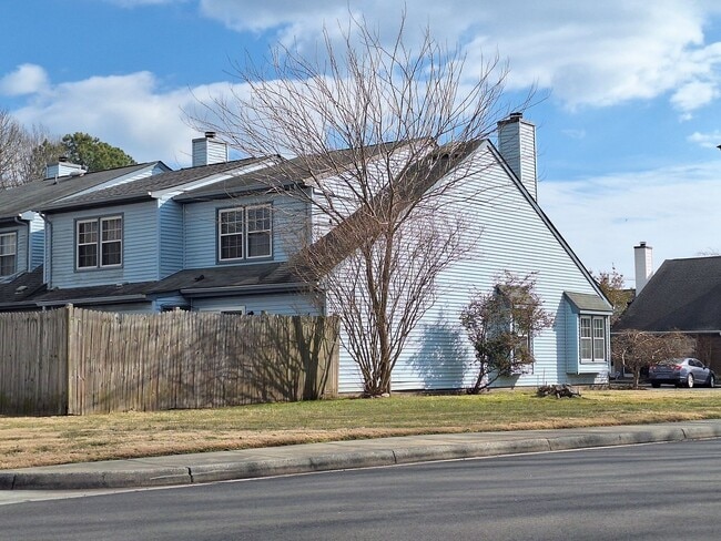 38 Parkway Dr in Hampton, VA - Building Photo - Building Photo