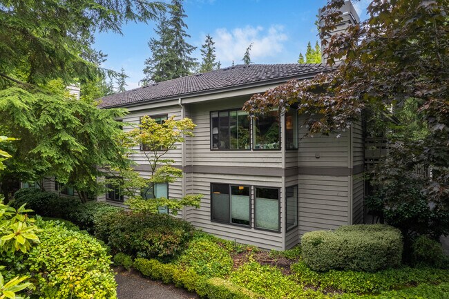 The Carlyle in Bellevue, WA - Foto de edificio - Building Photo