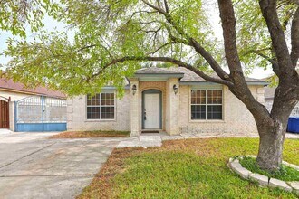 1815 Arctic Ct in Laredo, TX - Building Photo - Building Photo