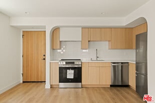 2669 Benedict St in Los Angeles, CA - Building Photo
