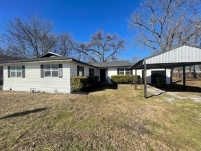 402 N Hughes St in Howe, TX - Building Photo - Building Photo