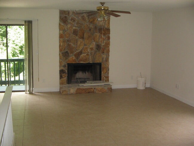 1206 Cross Creek Way in Tallahassee, FL - Building Photo - Building Photo