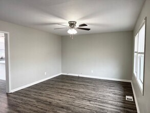 682 Artic Ave in Oak Grove, KY - Building Photo - Building Photo