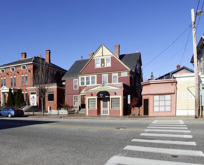 743 Congress St in Portland, ME - Building Photo - Building Photo