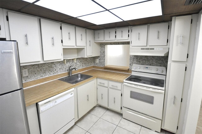 4354 NW 9th Ave in Pompano Beach, FL - Building Photo - Building Photo