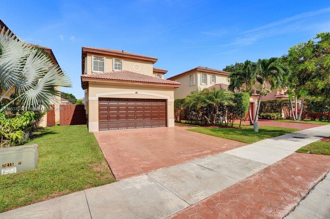 4417 NW 113th Pl in Doral, FL - Building Photo