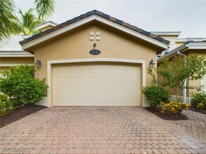 3031 Marengo Ct-Unit -201 in Naples, FL - Foto de edificio - Building Photo