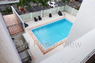 495 NW 72nd Ave in Miami, FL - Building Photo - Building Photo