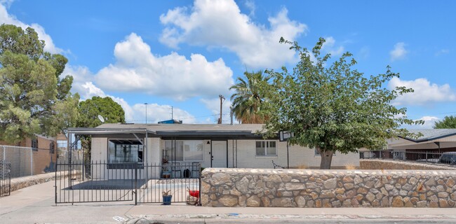 8142 Cook Dr in El Paso, TX - Foto de edificio - Building Photo