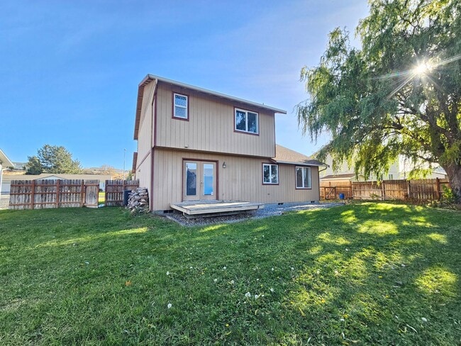 1426 S James Ave in Moses Lake, WA - Building Photo - Building Photo