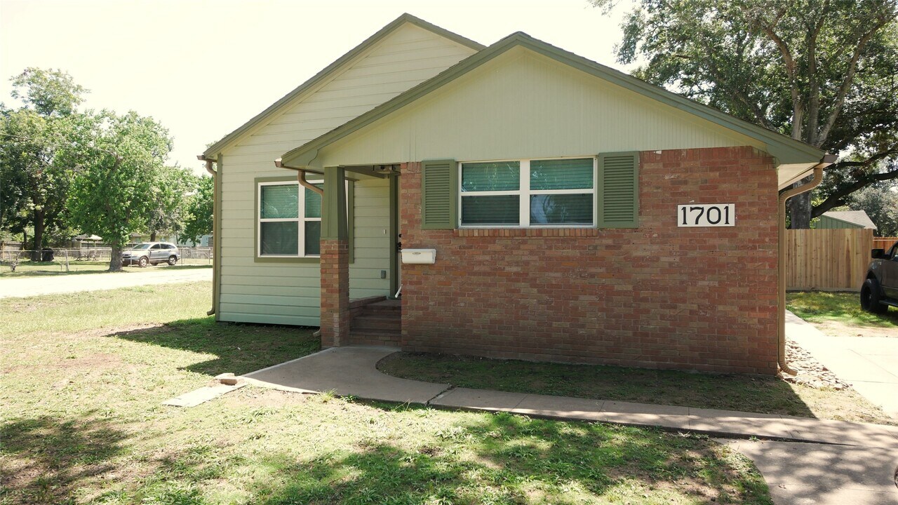 1701 West St in Rosenberg, TX - Building Photo