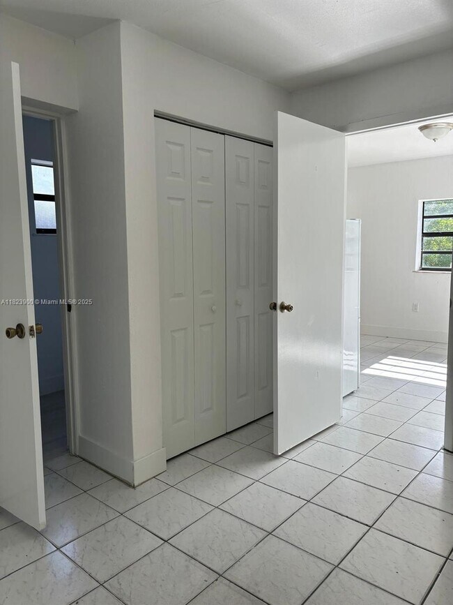 1660 SW 24th Ave in Miami, FL - Building Photo - Building Photo