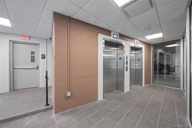 56 Prospect St in Yonkers, NY - Foto de edificio - Building Photo