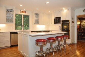 4 Crestview Ln in Milton, MA - Building Photo - Building Photo