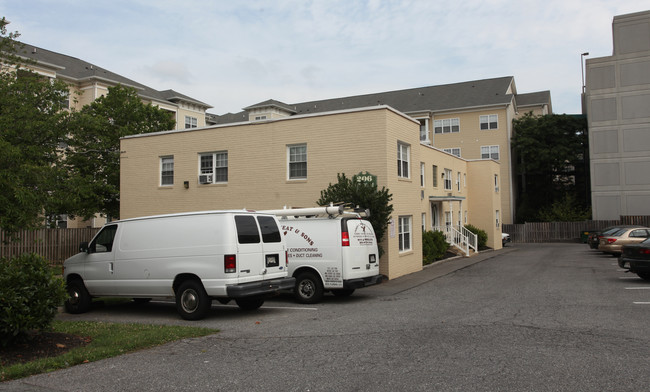 Lynbrooke Apartments in Gaithersburg, MD - Building Photo - Building Photo