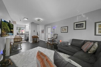 203 Lake Carol Dr in West Palm Beach, FL - Building Photo - Building Photo