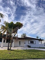 1540 NE 118th St in Miami, FL - Building Photo