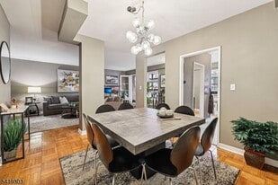 5 Roosevelt Pl in Montclair, NJ - Building Photo