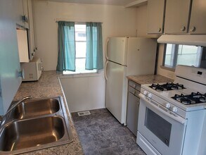 805 4th St-Unit -Trailer in Garretson, SD - Foto de edificio - Building Photo