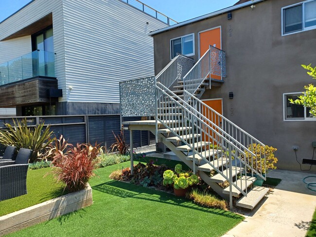 108 Paloma Ave, Unit 108