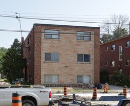 257 Mohawk Rd E in Hamilton, ON - Building Photo