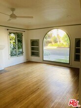 915 S Holt Ave in Los Angeles, CA - Building Photo - Building Photo