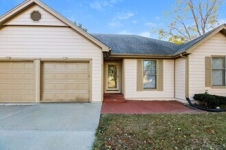 411 W 10th St in Kearney, MO - Building Photo - Building Photo