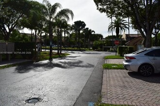 10255 51ND Ln in Doral, FL - Building Photo - Building Photo